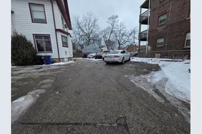 2109  Washington Ave Upper #2, Racine, WI 53403 - Photo 13