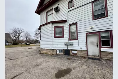 2109  Washington Ave Upper #2, Racine, WI 53403 - Photo 19