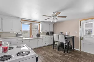 1129 S 20th St, Manitowoc, WI 54220 - Photo 11