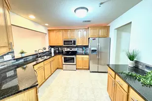 4864 S Forest Ridge Dr, New Berlin, WI 53151 - Photo 9