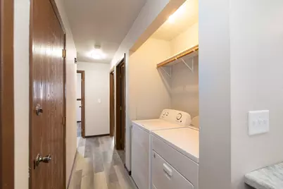 677 W 3rd Ave, Oshkosh, WI 54902 - Photo 7