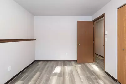 677 W 3rd Ave, Oshkosh, WI 54902 - Photo 9