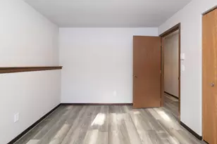 677 W 3rd Ave, Oshkosh, WI 54902 - Photo 9