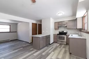 677 W 3rd Ave, Oshkosh, WI 54902 - Photo 17