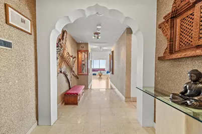 1919 N Summit Ave #11C, Milwaukee, WI 53202 - Photo 5