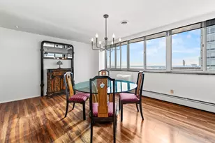 1919 N Summit Ave, Milwaukee, WI 53202 - Photo 17