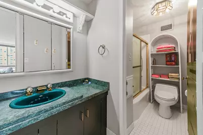 1919 N Summit Ave #11C, Milwaukee, WI 53202 - Photo 65