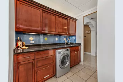 1919 N Summit Ave #11C, Milwaukee, WI 53202 - Photo 11