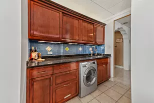 1919 N Summit Ave, Milwaukee, WI 53202 - Photo 11