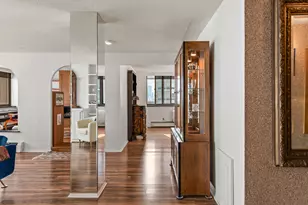 1919 N Summit Ave, Milwaukee, WI 53202 - Photo 21