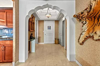 1919 N Summit Ave #11C, Milwaukee, WI 53202 - Photo 7