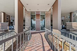 1919 N Summit Ave, Milwaukee, WI 53202 - Photo 3