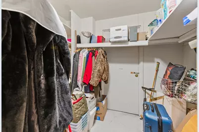 1919 N Summit Ave #11C, Milwaukee, WI 53202 - Photo 77