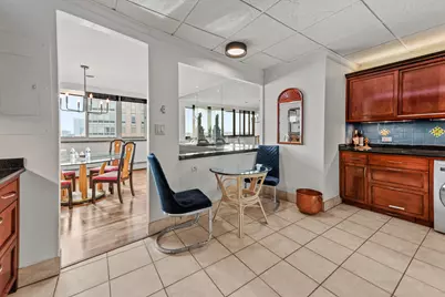 1919 N Summit Ave #11C, Milwaukee, WI 53202 - Photo 15