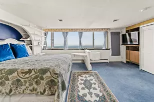 1919 N Summit Ave, Milwaukee, WI 53202 - Photo 45