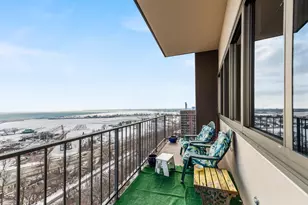 1919 N Summit Ave, Milwaukee, WI 53202 - Photo 39