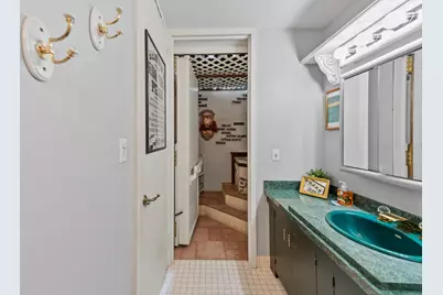 1919 N Summit Ave #11C, Milwaukee, WI 53202 - Photo 69