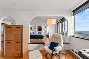 1919 N Summit Ave, Milwaukee, WI 53202 - Photo 37