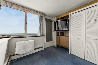 1919 N Summit Ave #11C, Milwaukee, WI 53202 - Photo 51