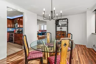 1919 N Summit Ave, Milwaukee, WI 53202 - Photo 17