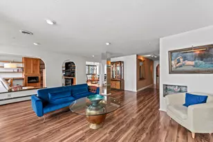 1919 N Summit Ave, Milwaukee, WI 53202 - Photo 31