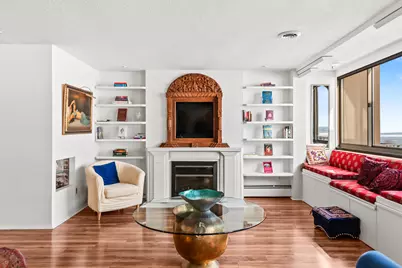 1919 N Summit Ave #11C, Milwaukee, WI 53202 - Photo 25