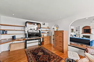 1919 N Summit Ave, Milwaukee, WI 53202 - Photo 37