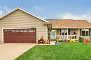 104 Carolyn Ct, Eden, WI 53019 - Photo 1