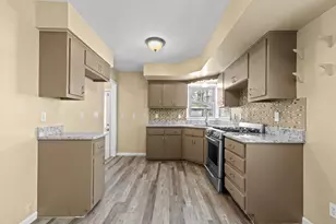 7140 N 48th St, Milwaukee, WI 53223 - Photo 9