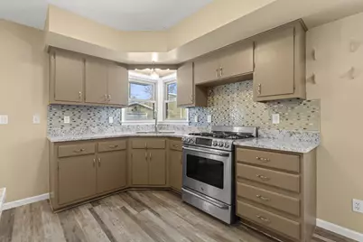 7140 N 48th St, Milwaukee, WI 53223 - Photo 9