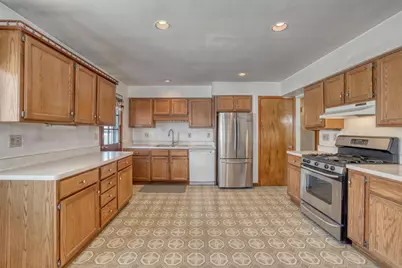 2880 S 98th St, West Allis, WI 53227 - Photo 7