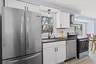 2031 Terry Ln, De Pere, WI 54115 - Photo 17