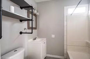 2438 N Pierce St, Milwaukee, WI 53212 - Photo 23