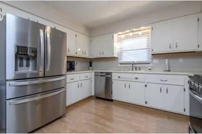 12211 W Florist Ave, Milwaukee, WI 53225 - Photo 7