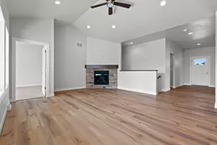 1925 Creekwood Ct, Manitowoc, WI 54220 - Photo 9