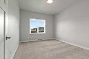 1925 Creekwood Ct, Manitowoc, WI 54220 - Photo 33