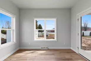 1925 Creekwood Ct, Manitowoc, WI 54220 - Photo 19