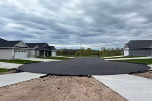 1925 Creekwood Ct, Manitowoc, WI 54220 - Photo 39