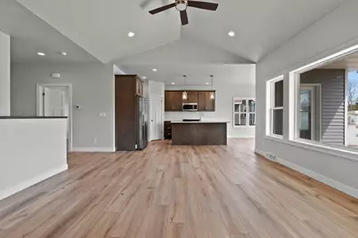 1925  Creekwood Ct, Manitowoc, WI 54220 - Photo 13