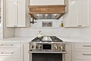 20285 Newport Ln, Brookfield, WI 53045 - Photo 17