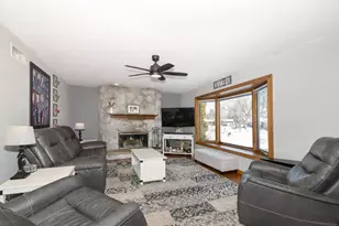 1143 Rainbow Ct, Mukwonago, WI 53149 - Photo 7
