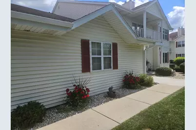 720  Wood River Ct #4, West Bend, WI 53095 - Photo 5