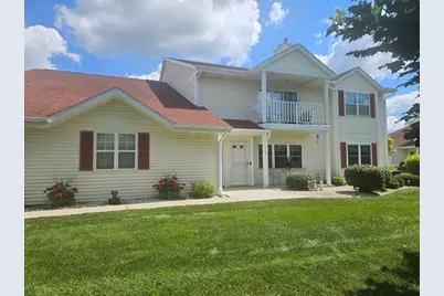 720  Wood River Ct #4, West Bend, WI 53095 - Photo 3