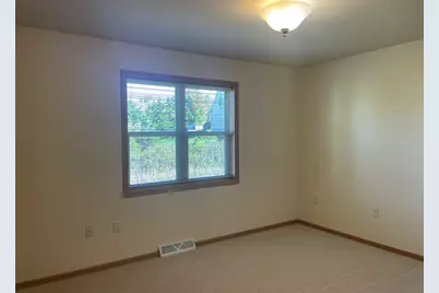 2635  Parkfield Dr, West Bend, WI 53090 - Photo 13