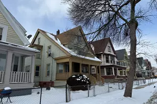 3043 N Dr William Finlayson St, Milwaukee, WI 53212 - Photo 17