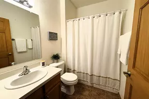 1812 E Lafayette Pl, Milwaukee, WI 53202 - Photo 19