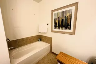 1812 E Lafayette Pl, Milwaukee, WI 53202 - Photo 15