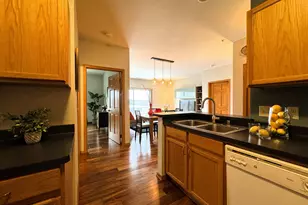 1812 E Lafayette Pl, Milwaukee, WI 53202 - Photo 9