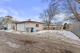 3323 S 91st St, Milwaukee, WI 53227 - Photo 19