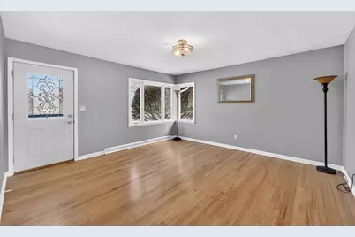 7042  Lone Elm Dr, Racine, WI 53402 - Photo 5